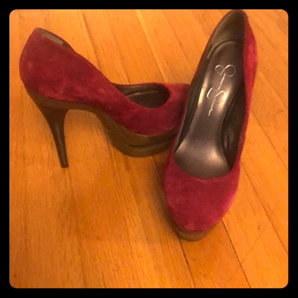 Jessica Simpson pump